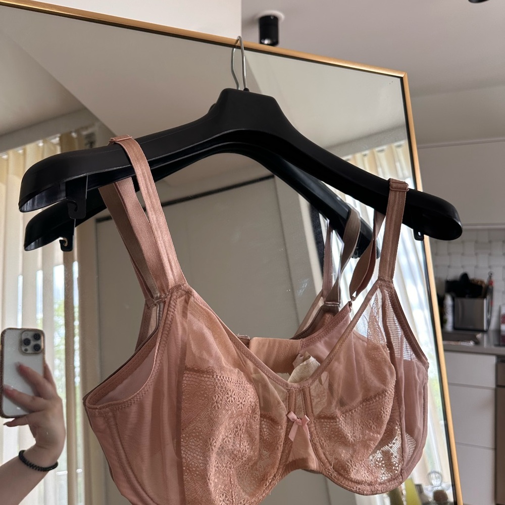 Chantelle nude bra
